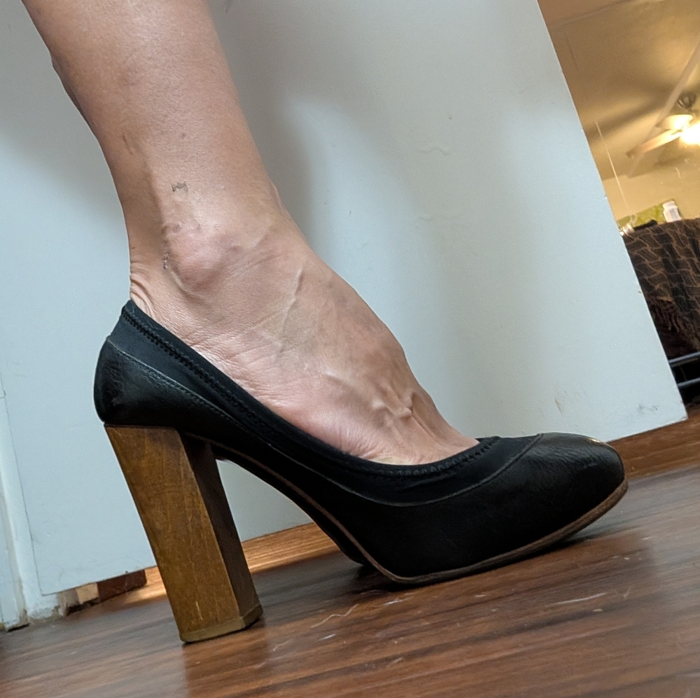 Chloe Vtg Black Leather Pumps Wooden Architectural Heel size 8
